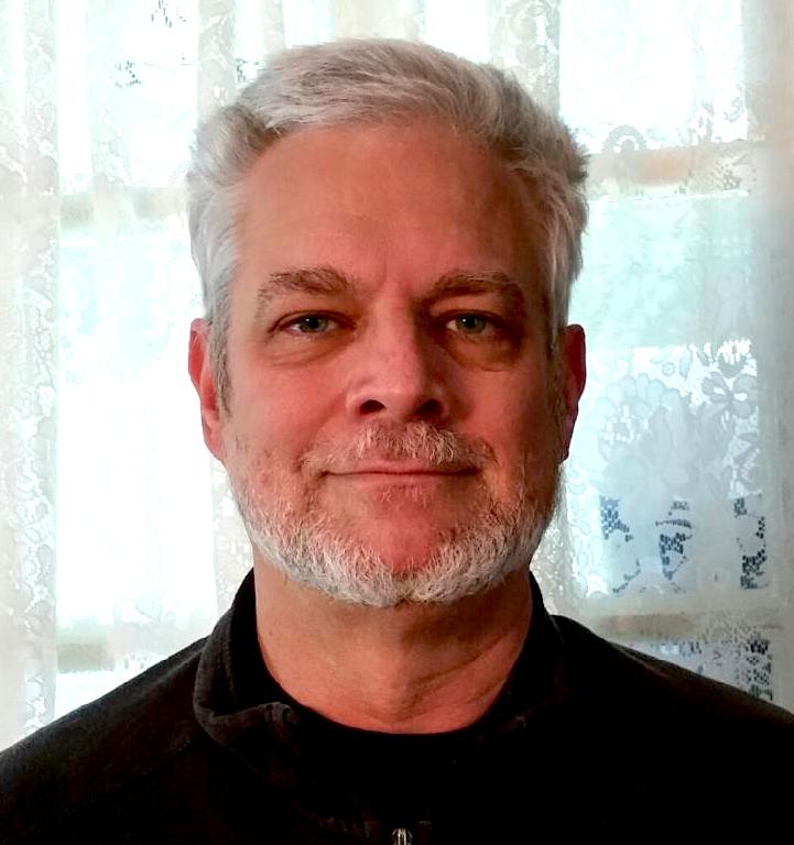 Portrait d'un homme aux cheveux poivre et sel soignés