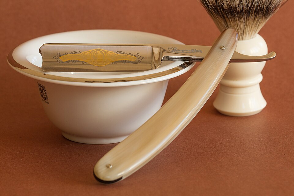 Coupe-chou, blaireau et bol à savon de rasage traditionnel